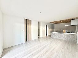 パントリー、WIC等豊富な収納 　近隣に生活施設充実■厚木市長谷■