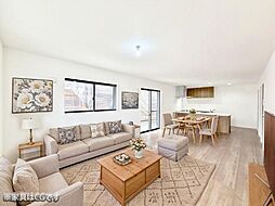 WIC、SIC、パントリー等豊富な収納　角地につき陽当り良好■横浜市瀬谷区阿久和西■