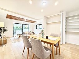 小田急線「座間」駅まで徒歩17分！20帖以上のLDKに人気のリビング階段♪■座間市立野台３丁目■