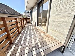 「追浜」駅まで徒歩8分！大きなウッドデッキと広いお庭が素敵なお家♪