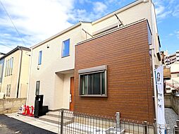 【現地販売物件】固定階段式小屋裏収納が備わった吹抜仕様の開放的なリビングルーム　～足立区千住寿町～