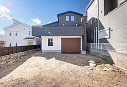 【空を感じ、愛車と暮らす上質な住まい】