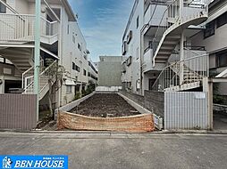 上新城2丁目　吹抜けで開放感のあるリビングの3階建て邸宅