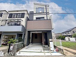 下麻生2丁目 パントリー、リネン庫のある3階建て邸宅