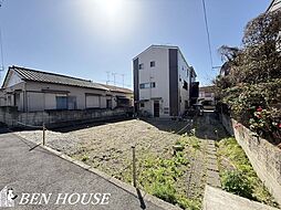 塩浜1丁目　ランドリースペースはキッチンそばにある3階建邸宅