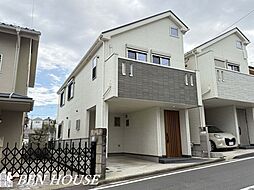 下末吉5丁目　両面道路の築浅2階建て邸宅