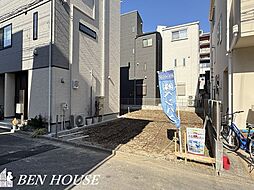 苅宿　水回り設備が集約されたプランの3階建て邸宅