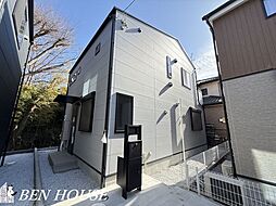 北野川　水回りがキッチン周辺に集約されたプランの2階建て邸宅