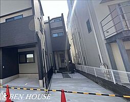 東寺尾中台　大型パントリーのある3階建て邸宅