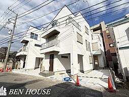 馬絹4丁目 収納力のある洗面室の3階建て邸宅