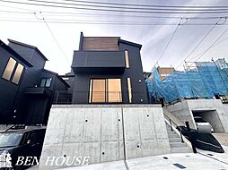 下末吉5丁目　書斎のある2階建て邸宅