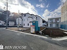 明津　駐車が2台可能な3階建て邸宅