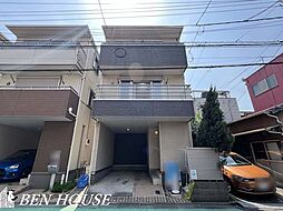 四谷上町　コンパクト住宅ながらも駐車スペースのある邸宅