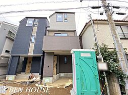 白幡東町　水回り設備が集約されたプランの3階建て邸宅