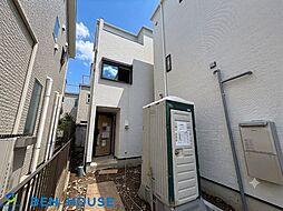 南加瀬3丁目 使い勝手の良いL型キッチンの3階建て邸宅