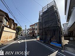 京町3丁目　前面道路が広く吹吹抜けのある3階建て再生住宅