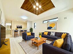 LDK18帖　カースペース2台　駅まで10分　二和東新築戸建