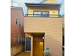 閑静な住宅街に佇む南西向きの2階建て住戸