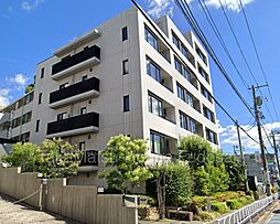 3方向角住戸による陽当たりと充実の生活環境「ウェリス用賀」