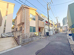 新宿区南榎町の高台に佇たずむ邸宅地