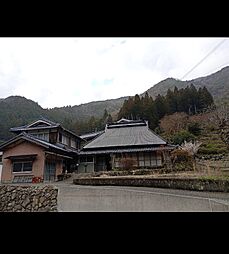 元茅葺きの伝統的古民家に現代的設備へ変更済