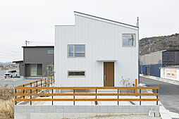 屋上付きスキップフロアの家 BinO EARTHPARK