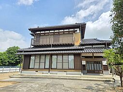 骨太の梁と柱　趣ある純和風の邸宅