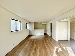 三郷市鷹野1丁目220番　全2棟　A号棟