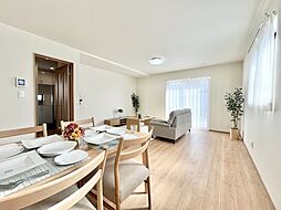 草加市稲荷4丁目27番　全2棟　B号棟