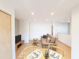 高岡市羽広2丁目　戸建て