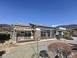 田島町　山や田畑の景色を望む平屋の家