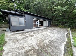 甲府市古府中町・高台にそびえる平屋戸建