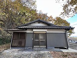 甲府市古府中町・高台にそびえる平屋戸建