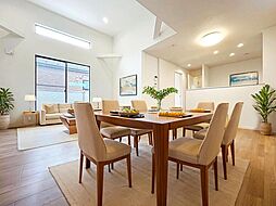 利便性に優れ穏やかな街並みに佇む新築戸建て