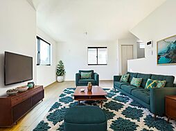 陽光差し込むゆとり空間　家族がくつろぐマイホーム