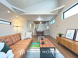 〜ゆとりのリビング・奥行きあるバルコニーの邸宅〜