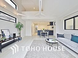 開放的な吹き抜けリビング・充実設備の邸宅
