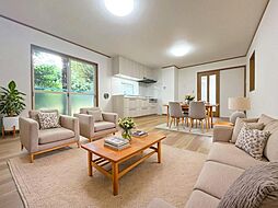 開放感のある立地に佇む　美しく生まれ変わったお家