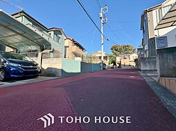 リビングサイドに和室を備えたゆとりの邸宅