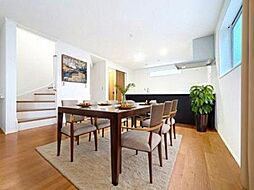 ルーフバルコニー付きでお家時間を快適に　充実設備の新築戸建て