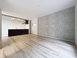 スマートな外観　太陽光発電システム付きのオール電化住宅