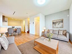 外観シンプルでスタイリッシュ　内装デザイン性の高い住空間