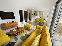 お庭付き　駐車3台可能　ゆとりのある敷地