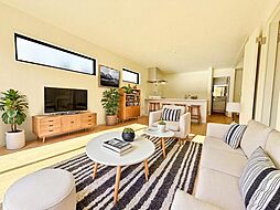 南向き道路　床暖房完備のリビング　快適空間