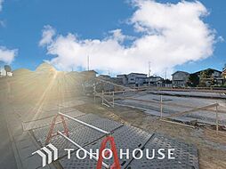 主寝室にWIC　パントリー完備　カースペース2台駐車可能な邸宅