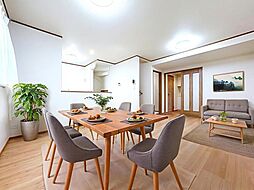 カースペース2台分　快適叶う設備と広さ