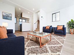 シンプルで洗練されたデザイン　住まう人の色に染まるお家