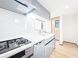 シンプルで洗練されたデザイン　住まう人の色に染まるお家