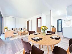 開放感のある立地に佇む　美しく生まれ変わったお家