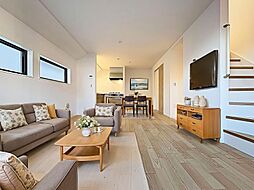 ガレージ付き　ゆとりリビングのくつろぎハウス